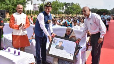 AIIMS Raipur pays tribute to Martyr Lt Rajiv Pandey, felicitates his mother
