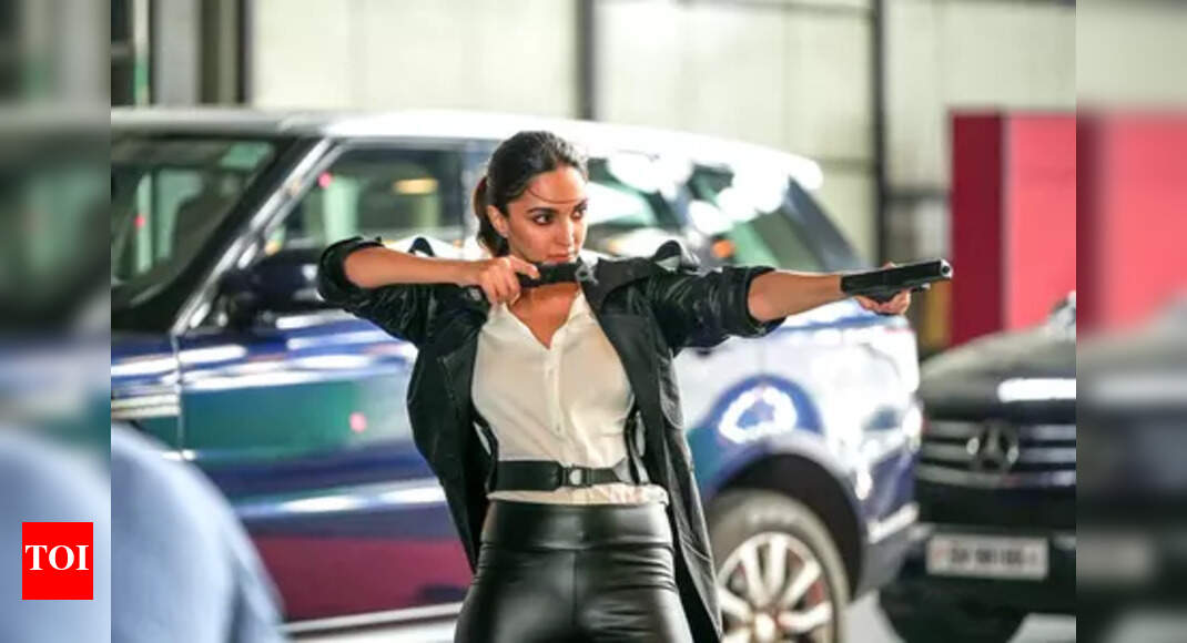 Kiara Advani and Hrithik Roshan in War 2