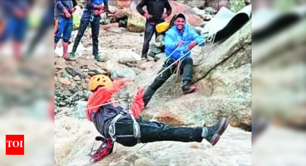 Heavy rains disrupt 374 roads in Himachal; monsoon toll now 257