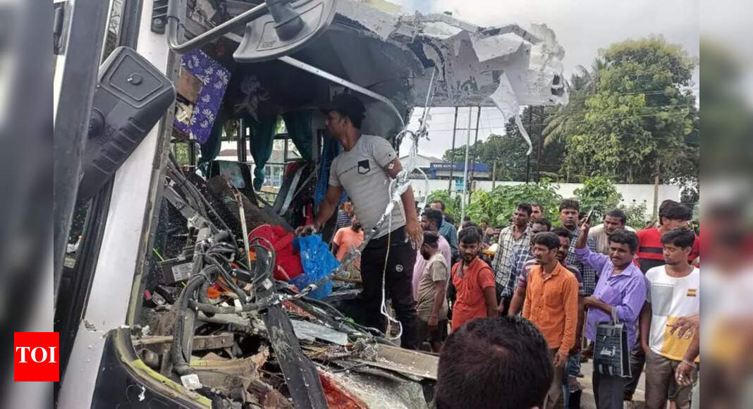 11 killed, 36 injured in bus crash in Bengal
