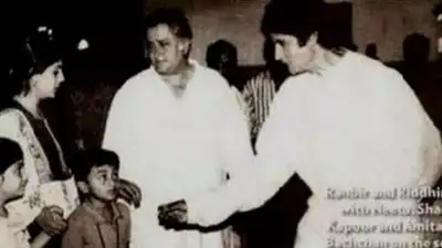 THIS throwback picture of young Ranbir Kapoor with Amitabh Bachchan in all things gold - Deets inside