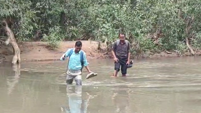 Against all odds: On a hilltop in Chhattisgarh’s Balrampur; 2 teachers trek 4 hours to keep the tricolour flying high