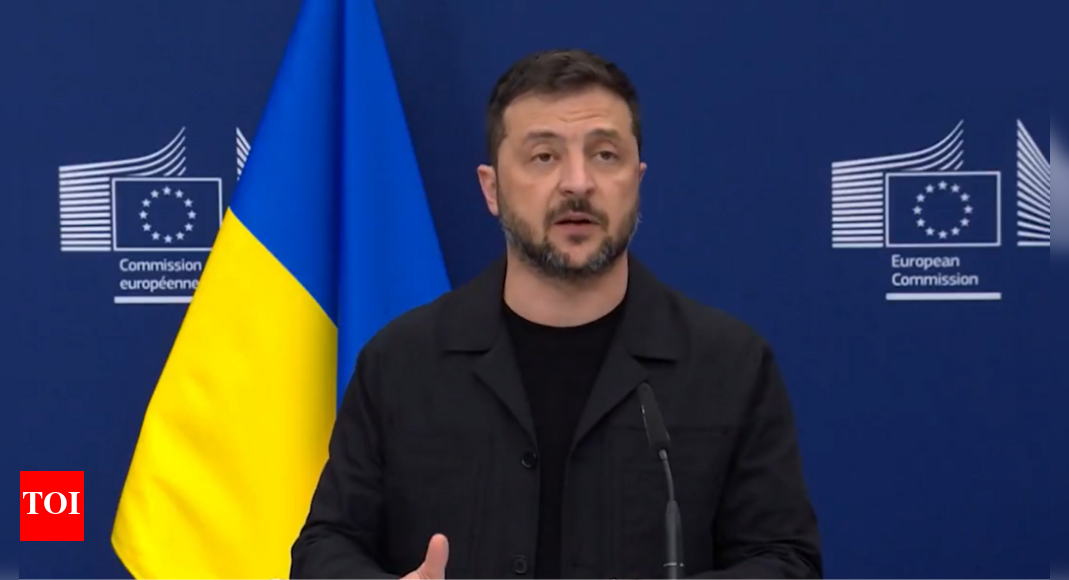 <div>'Putin unable to take Donetsk for 12 years': Zelenskyy's strong pitch on ceding territory day before Trump talks; 'need US on our side'</div>
