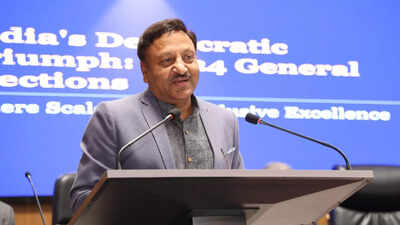  Ex-CEC Rajiv Kumar not being allowed to speak to people