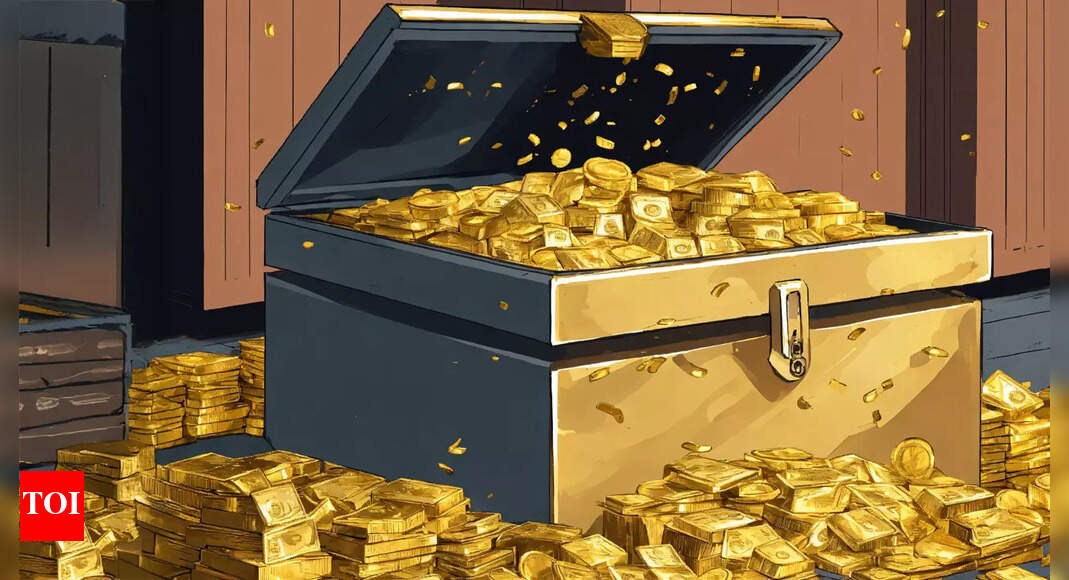 Gold price prediction: What’s the gold rate outlook for August 18, 2025 week – should you buy or sell? – Times of India