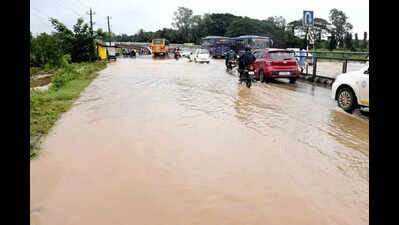 Incessant rain disrupts normal life in Dharwad dist; vulnerable villages identified
