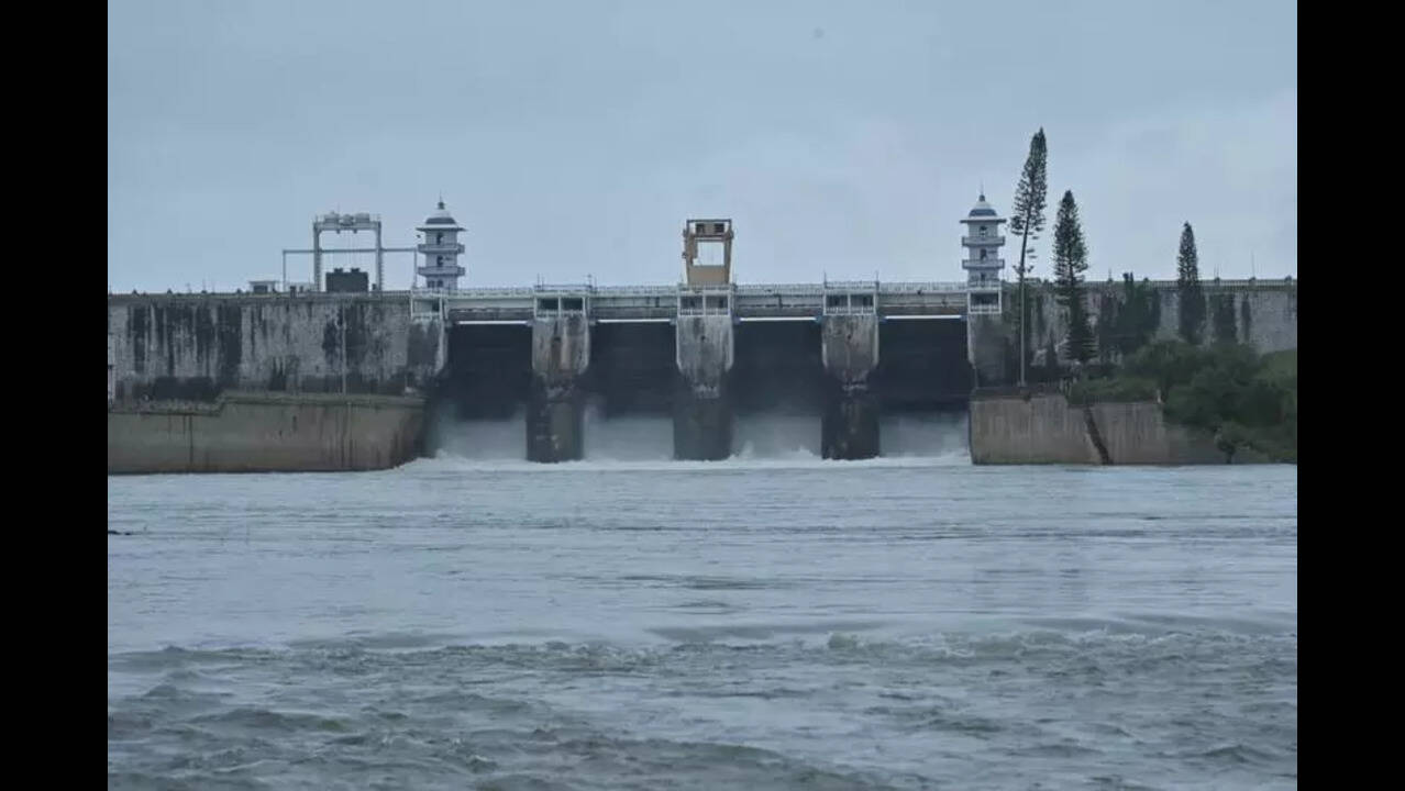 KRS dam outflow increases amid heavy rain, flood alert issued for Mandya |  Mysuru News - Times of India