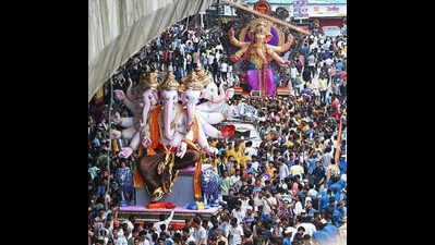 More than a dozen thefts at Lalbaug Ganpati aagman ceremony
