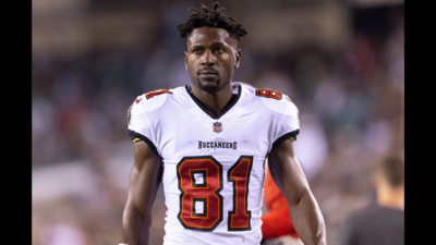  Antonio Brown makes new homophobic post about Minnesota Vikings’ male cheerleaders but it completely backfired