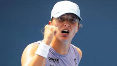 Iga Swiatek waves off cameraman while changing clothes after beating Elena Rybakina at Cincinnati Open semi final