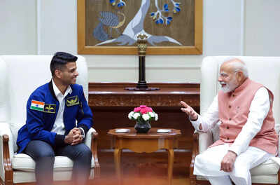  Astronaut shares experience with PM Modi - Watch