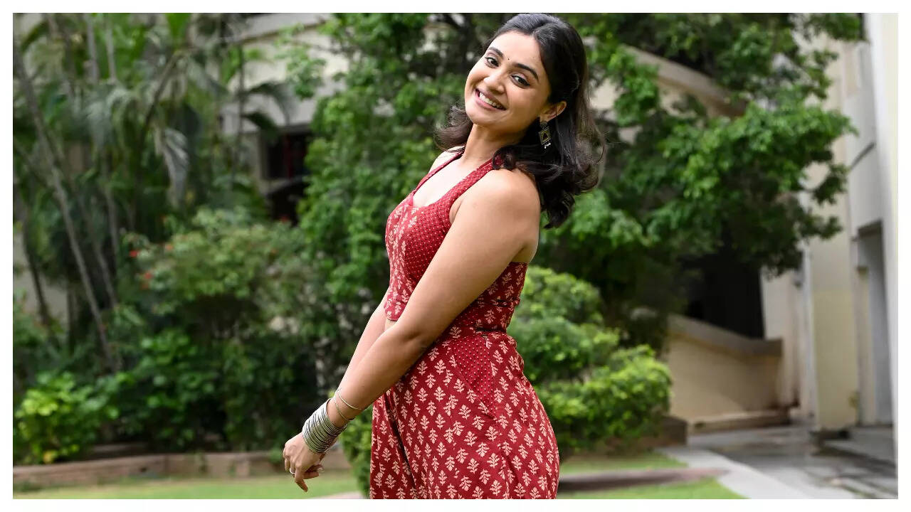 Want to explore more comedic roles now: Shraddha Dangar | Gujarati Movie  News - Times of India