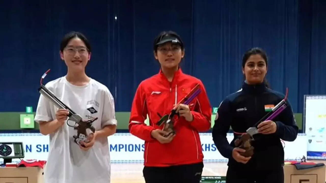 Manu Bhaker bags bronze in 10m air pistol at Asian Shooting
