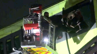  Monorail breaks down, stuck between 2 stations; at least 200 passengers inside