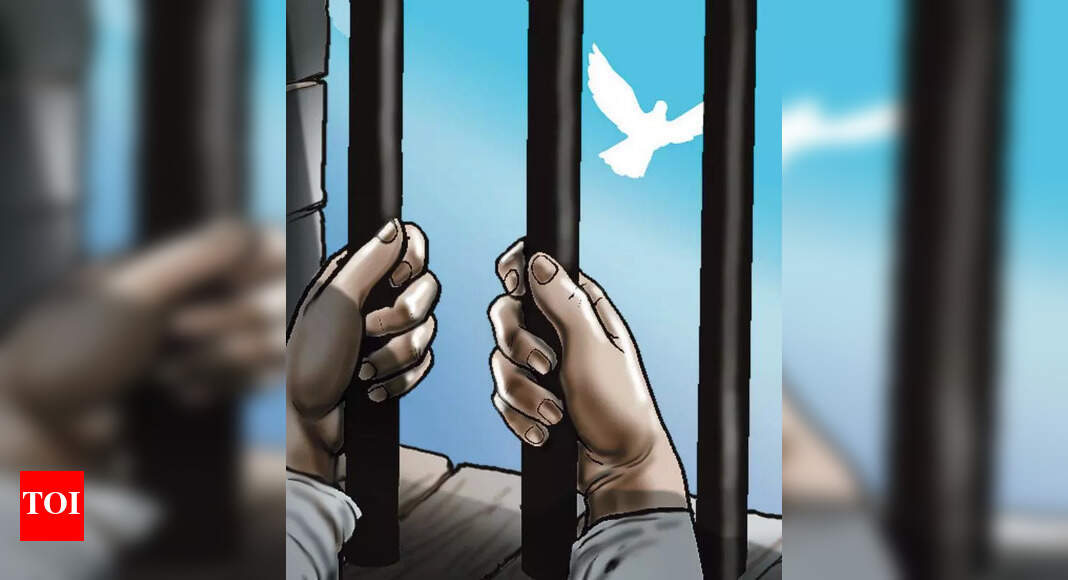 Bank official, mother drugged & robbed in city, two arrested