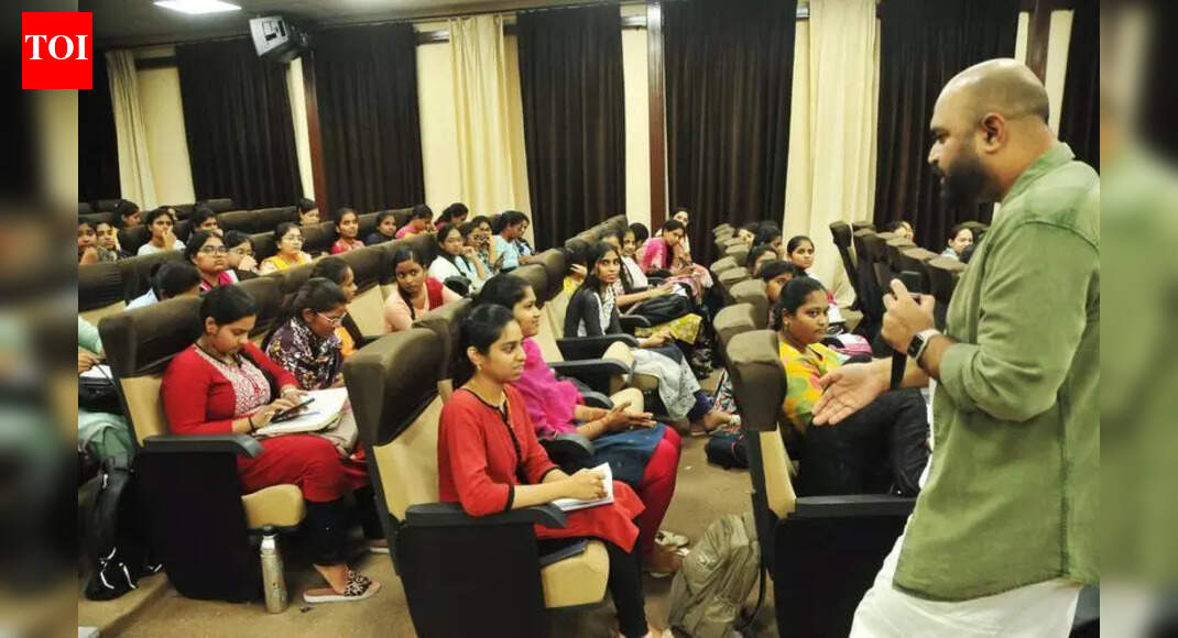 MBA students get hands-on with AI at TOI-ICBM masterclass | Hyderabad ...