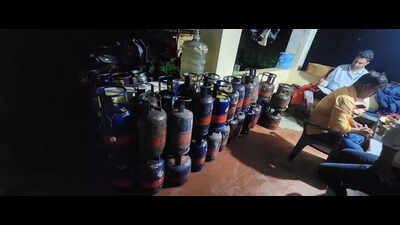 Five detained for ‘black marketing’ LPG cylinders