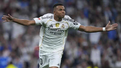  Kylian Mbappe scores penalty as Los Blancos win 1-0