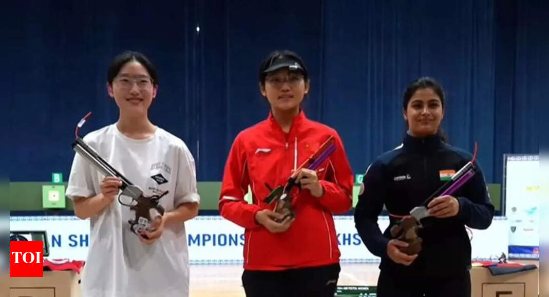 Jr gold for Rashmika Sahgal; Manu Bhaker bags a bronze