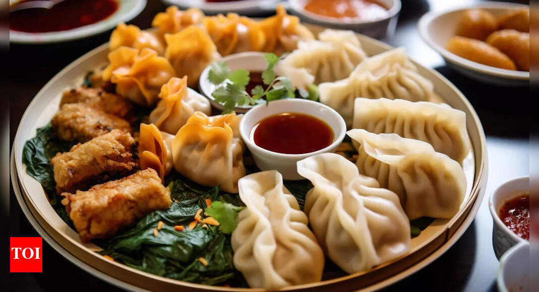 Chicken momo vs samosa: Which snack is healthier for your diet