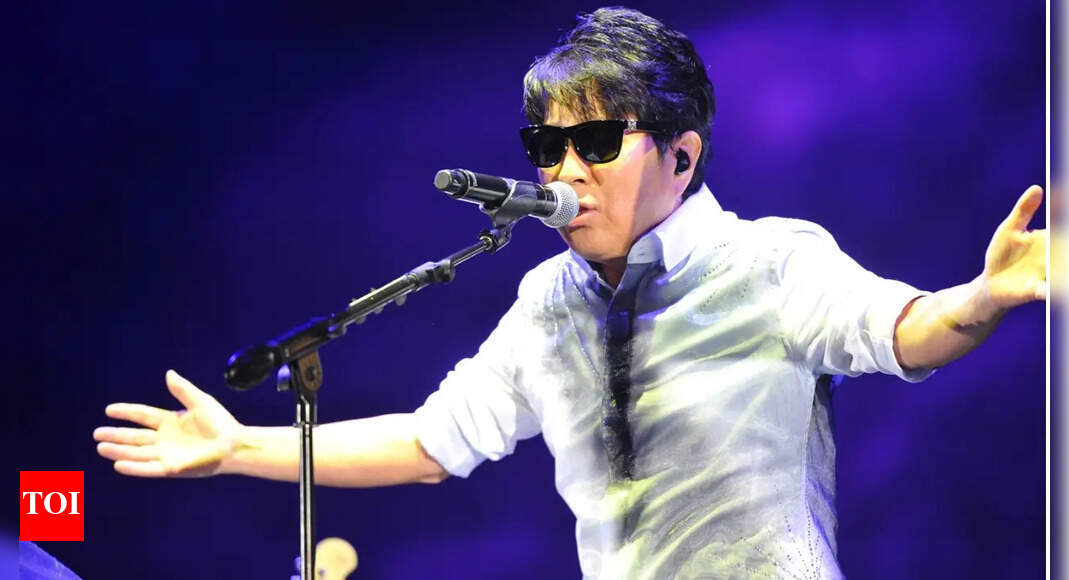 Jo Yong-pil thrills with sold-out liberation concert buzz
