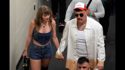  Taylor Swift’s expression in a new resurfaced clip with Travis Kelce has made fans emotional