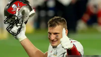 Patriots legend Rob Gronkowski announces one-day deal to retire in New England