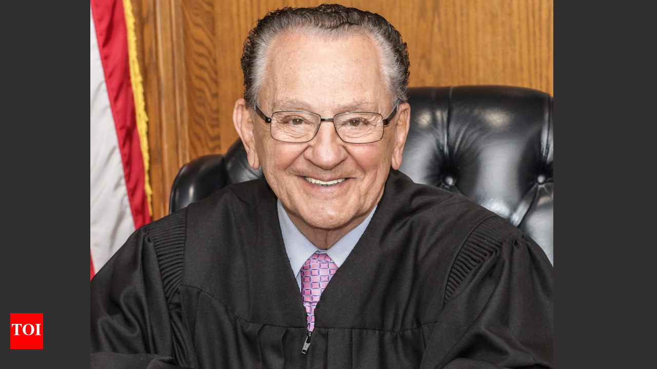 Judge Frank Caprio dies at 88 following brave fight with pancreatic cancer  - Times of India