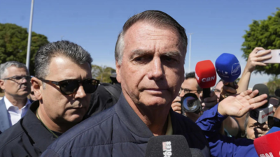  Brazilian police say ex-President Bolsonaro was planning to flee to Argentina; request asylum
