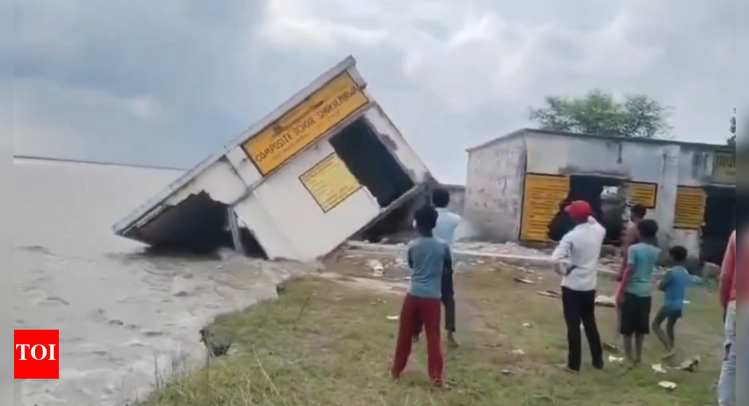 Saryu river fury: Erosion in UP's Sitapur sweeps away school room, 24 homes, 25 bighas of farmland; villagers flee by boats