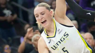 Paige Bueckers surpasses legendary WNBA player to claim her latest milestone