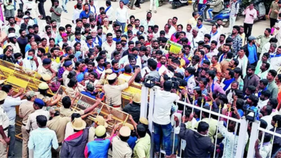 Chitradurga horror: 19-year-old girl’s half-burnt body found; boyfriend held