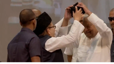 Watch: Nitish refuses to wear 'topi' at madrasa event; Congress takes jibe