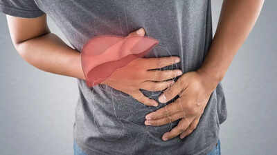 Fatty liver symptoms in the stomach area: Bloating, loss of appetite, and more