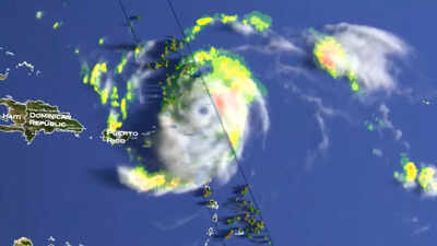  Stunning view as the Category 2 storm threatens the Atlantic Coast | Watch video