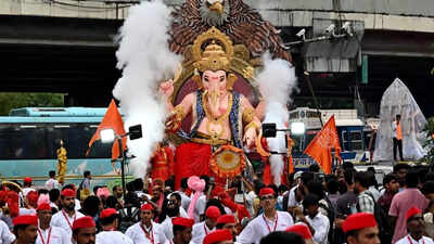 Weekend before Ganeshotsav sees activity in mandaps besides state largesse