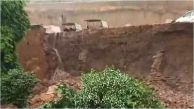  200-feet-long wall of Amer Fort collapses amid heavy rains - video