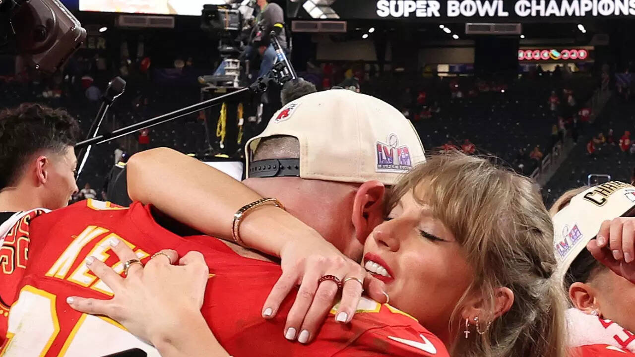Taylor Swift and Travis Kelce's iconic Super Bowl LVIII photo earns a place  in Kansas City Chiefs Hall of Honor | NFL News - Times of India