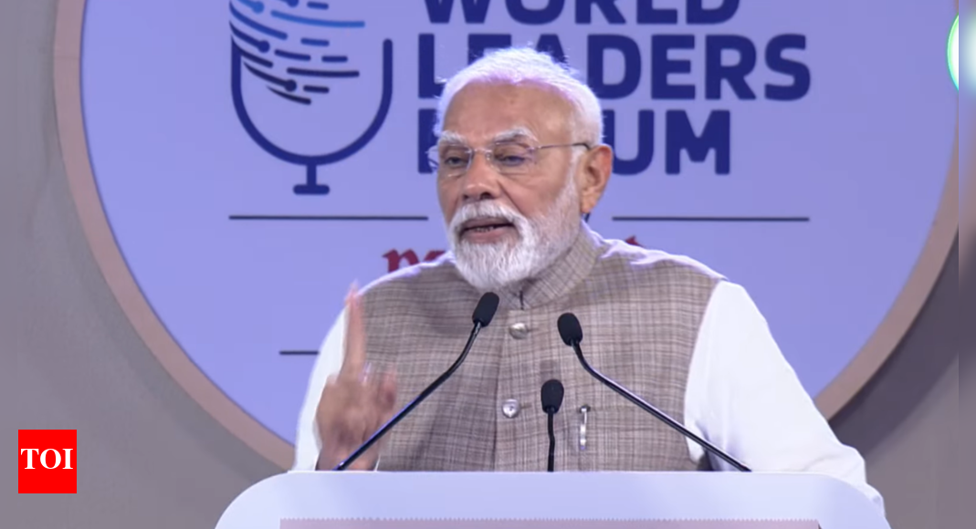 <div>'India chose not to ...': PM Modi on how past governments 'missed the bus'; stresses economic growth, recovery after Covid</div>