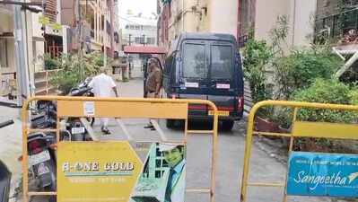 BJP, Congress lock horns withparallel yatras to Dharmasthala