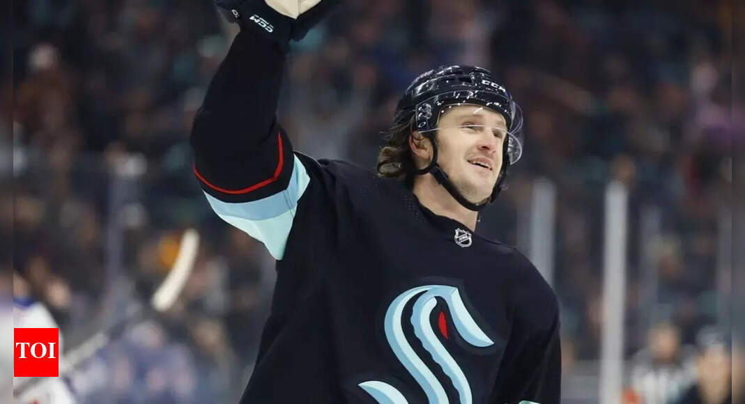Former Penguins star Jared McCann reportedly on radar of two Eastern Conference rivals in potential blockbuster trade