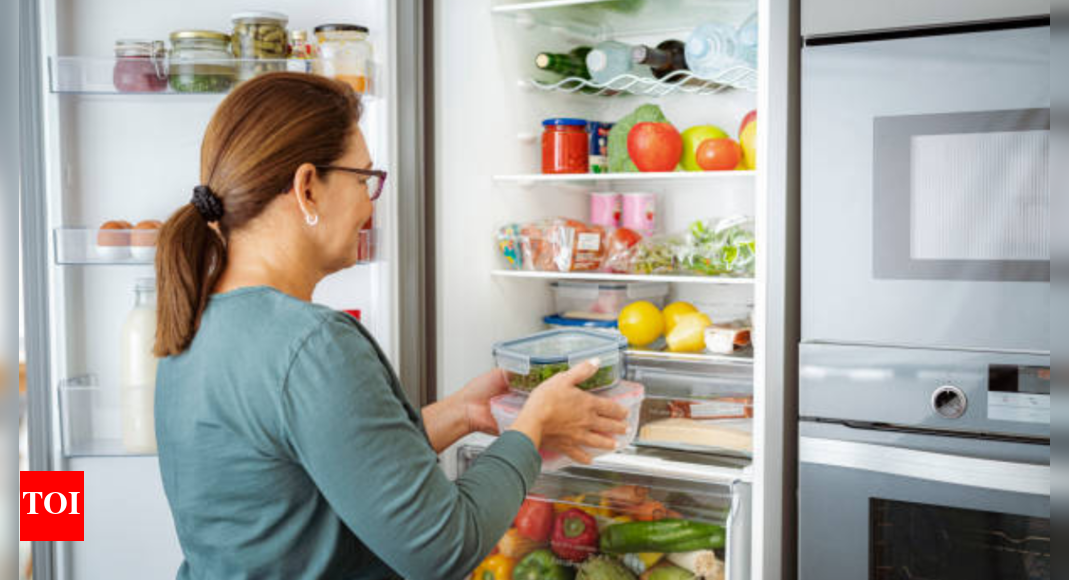 Is it safe to use glass containers to store food in the refrigerator?
