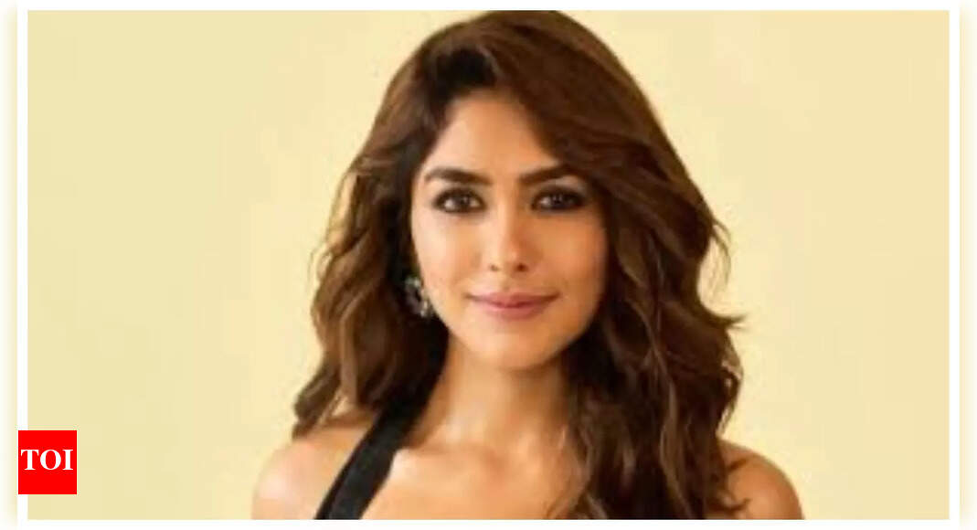 What did Mrunal Thakur complain to Shahid Kapoor about?