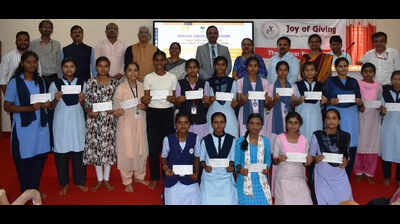 Avasar Foundation distributes scholarships, tablets