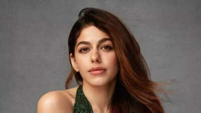 Alaya F wins hearts with graceful moves on Shah Rukh Khan's song ‘Mitwa’; Fans praise her craft and demand a dance-genre film