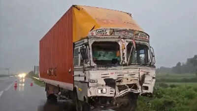  8 dead, 43 injured as truck hits tractor-trolley carrying pilgrims in Bulandshahr