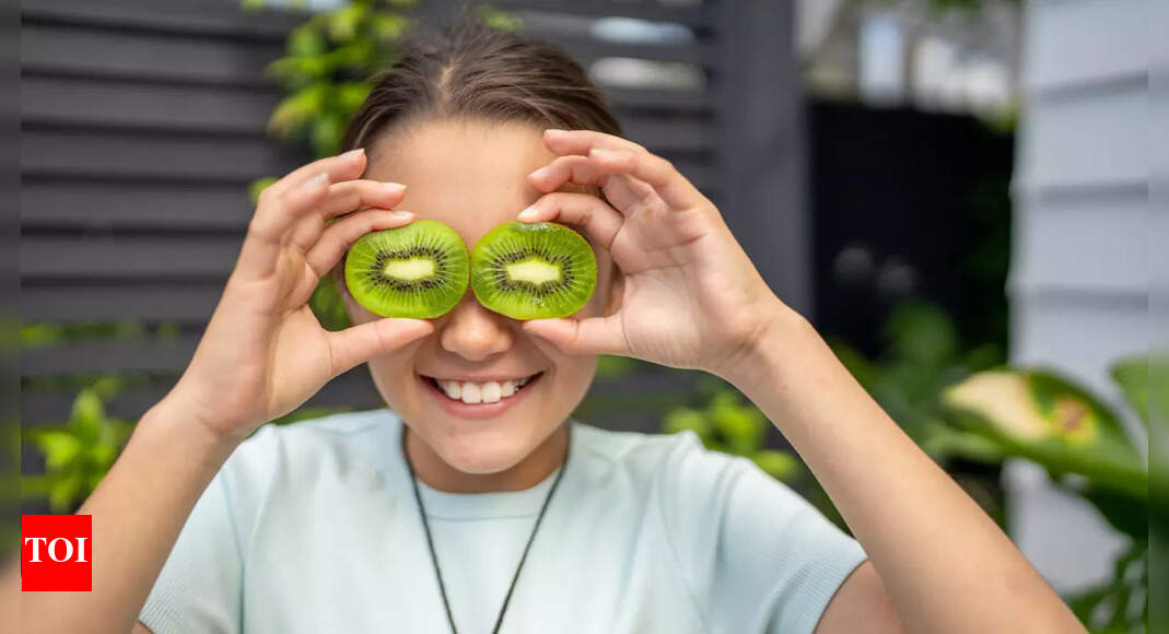 Harvard-trained gastroenterologist explains why eating kiwi is beneficial for the gut |