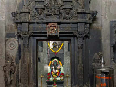 250-year old Ganpati temple where the idol rides a peacock and has three trunks
