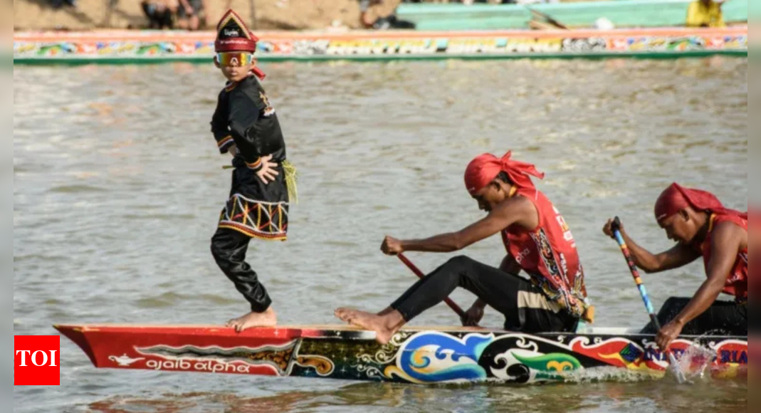 Indonesia boat race: 11-year-old’s viral dance turns festival into big tourist attraction