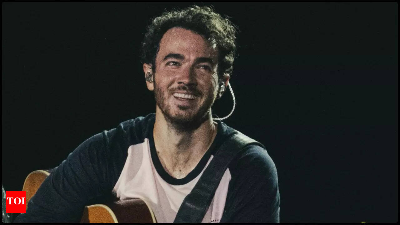 Kevin Jonas debuts a solo 'Changing' at Boston concert; fans roar in  response | - Times of India